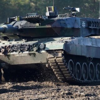 „Leopard“ cho Ukraine – Tại sao Thủ tướng Đức im lặng về vụ xe tăng?￼