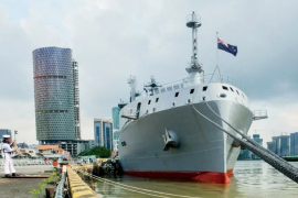 Tàu hộ vệ tên lửa HMNZS Te Mana của New Zealand lần đầu đến Việt Nam