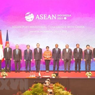Indonesia steps up talks on Code of Conduct in East Sea